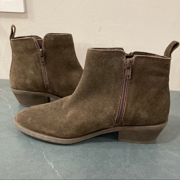 NWT attention sz 6 Mattie brown suede distressed ankle booties - Picture 2 of 14